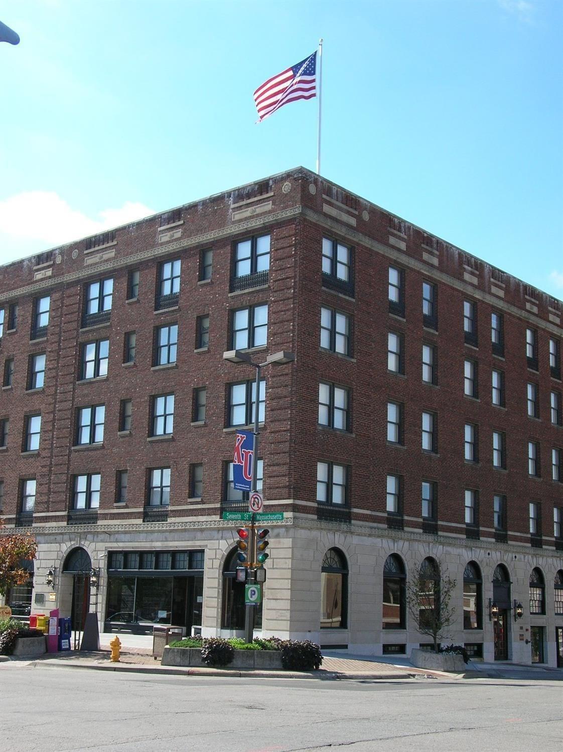The Eldridge Hotel Лоренс Экстерьер фото